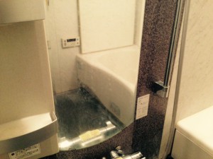お風呂（浴室）のハウスクリーニングを横浜市都筑区中川中央にて【清掃事例272】