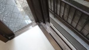 ガラスサッシのハウスクリーニングを川崎市中原区今井南町にて【清掃事例983】
