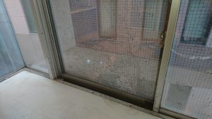 ガラスサッシのハウスクリーニングを横浜市栄区中野町にて【清掃事例1051】